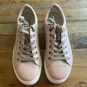 Brand new! Women's Taos Plim Soul Lux sneaker, sz 9, Shell Pink